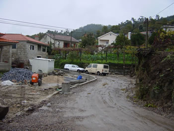 Caminho em obras no Lugar da Riquinha