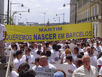 Dez mil barcelenses em Lisboa contra fecho da Maternidade