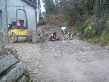 Caminho entre os lugares da Cárcova e Lousa está a ser pavimentado