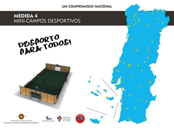 Mini campo está a ser instalado