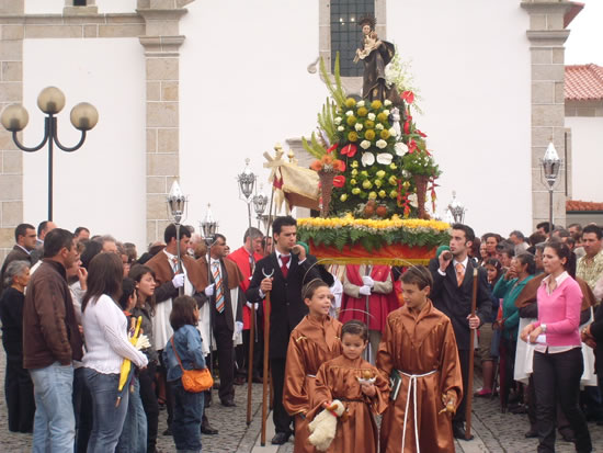 Procissão foi momento alto da festa em honra de Santo António
