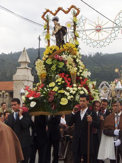 Procissão foi o ponto alto das festas de Santo António