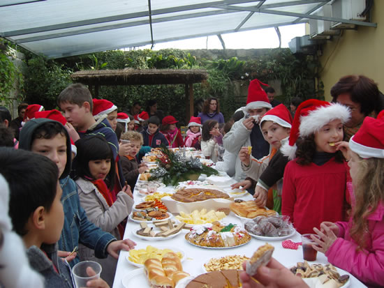Pai e Mães Natal surpreenderam mais novos
