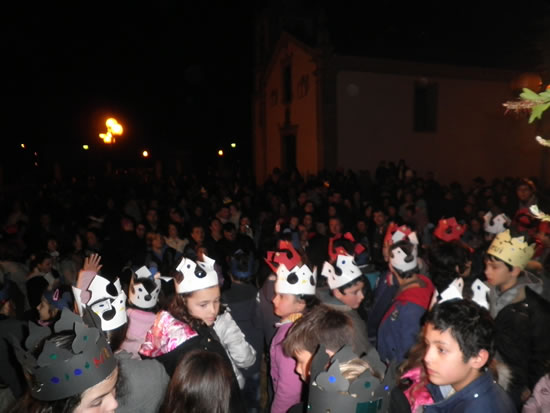 Pequenos e graúdos cantaram os Reis