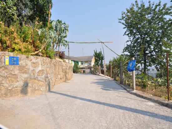 Ruela da Lousa também foi pavimentada